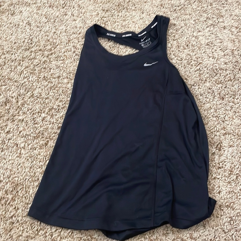 black nike women’s workout tank